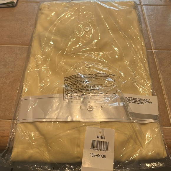 Soft Yellow Geoffrey Beene 👔 bundle deal in listing - Picture 3 of 4